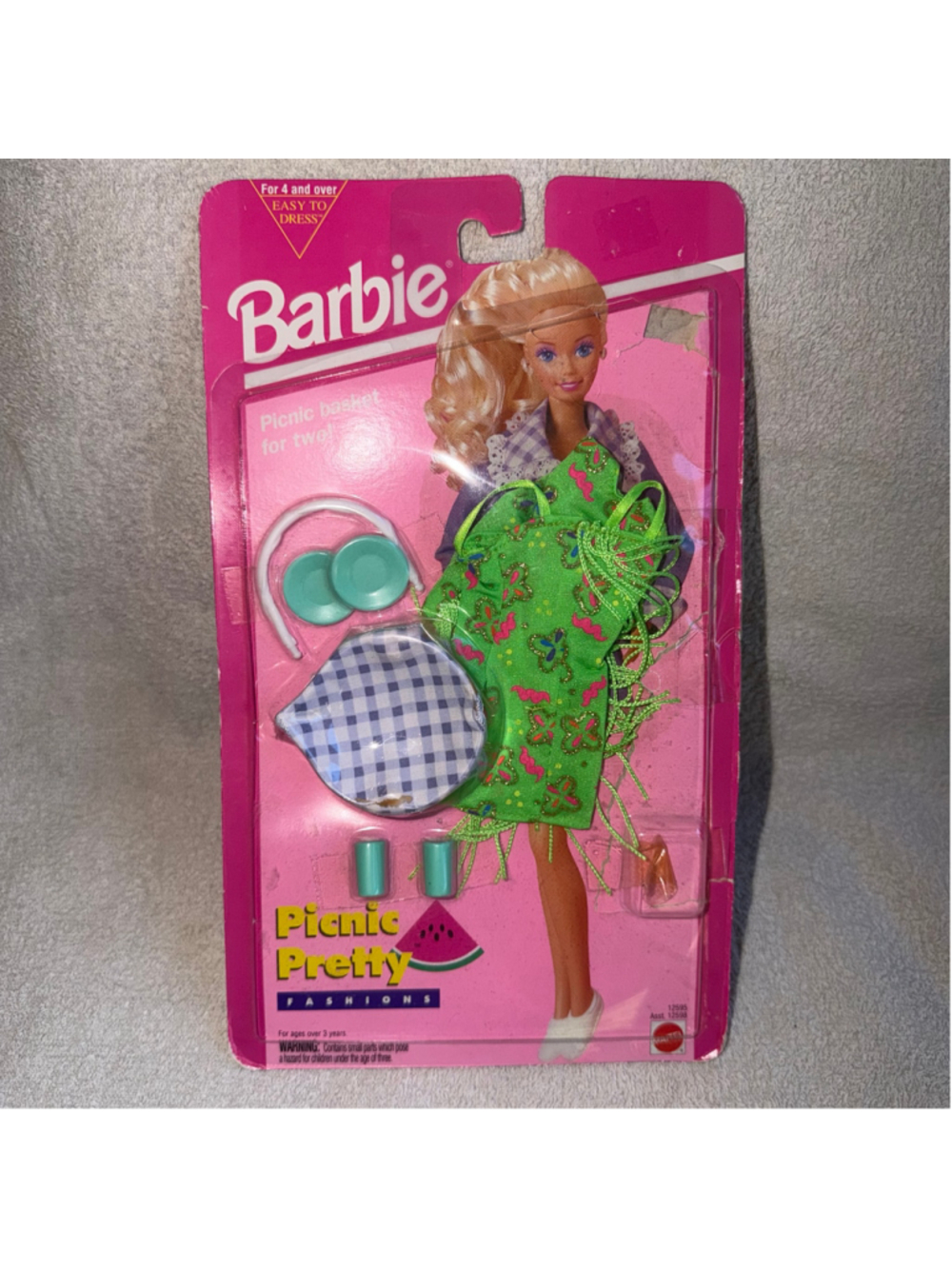 NOS 1994 Mattel Barbie Picnic Pretty Doll Clothes & Accessory Kit *READ*